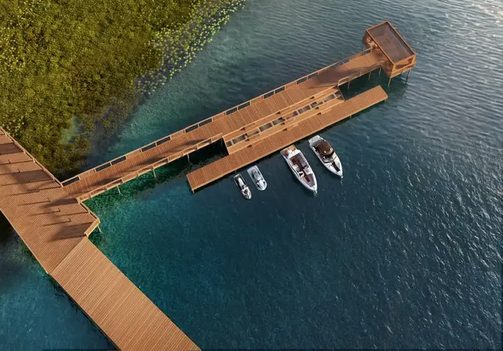 Render do píer de madeira na Lagoa do Passo, com lanchas e jet skis atracados